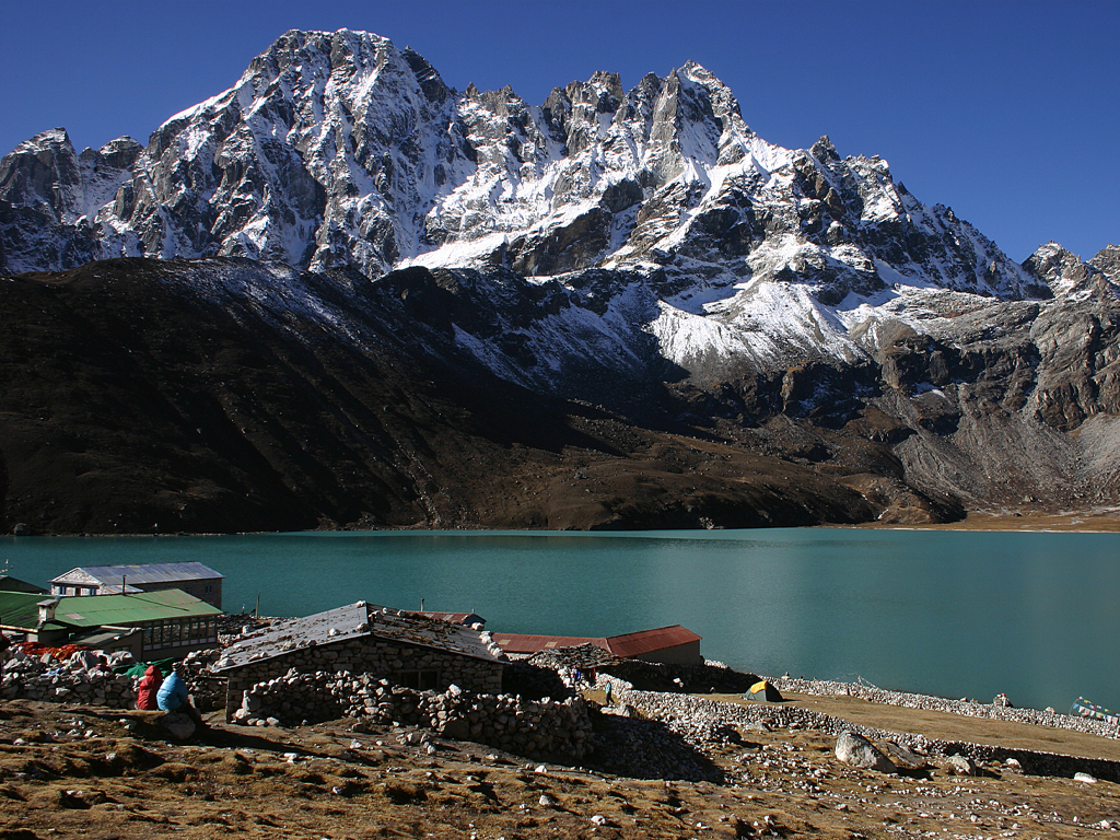 Campamento base del Everest                                                                y Lago Gokyo